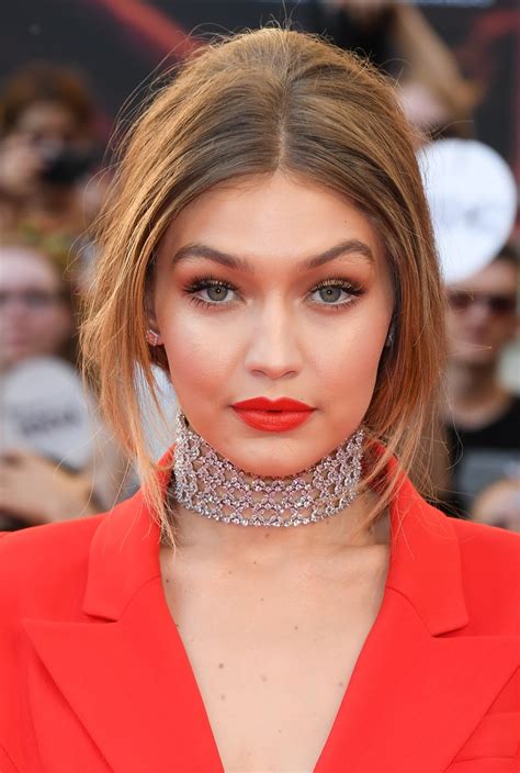 gigi hadid red carpet